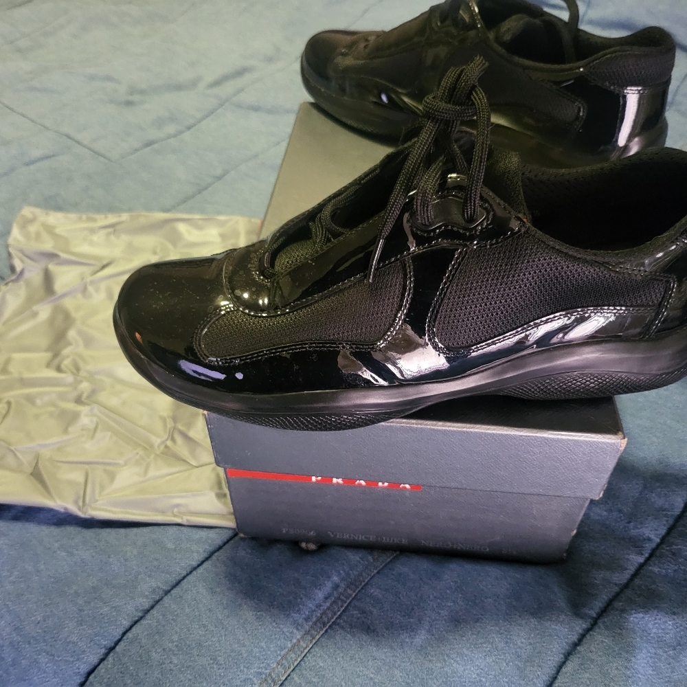 Prada - Picture 4 of 5